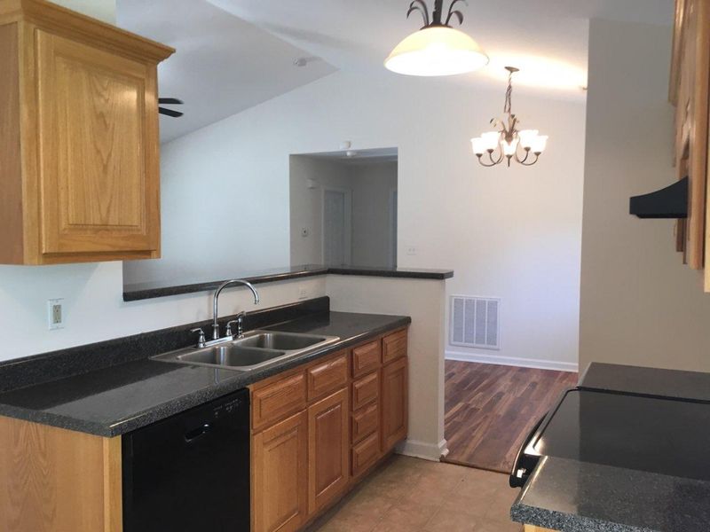 612 Mitchell Dr, Knoxville, TN 37912
