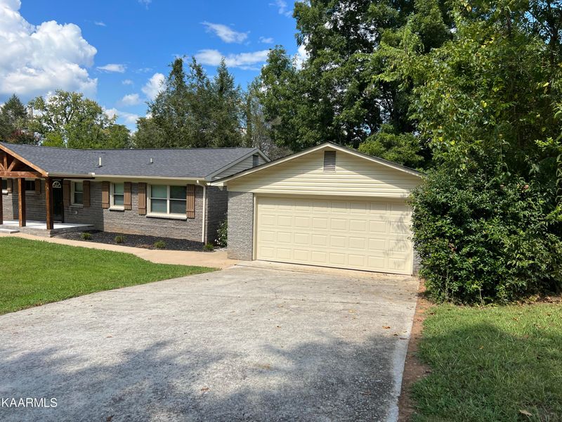 612 Peachtree Rd, Kingston, TN 37763