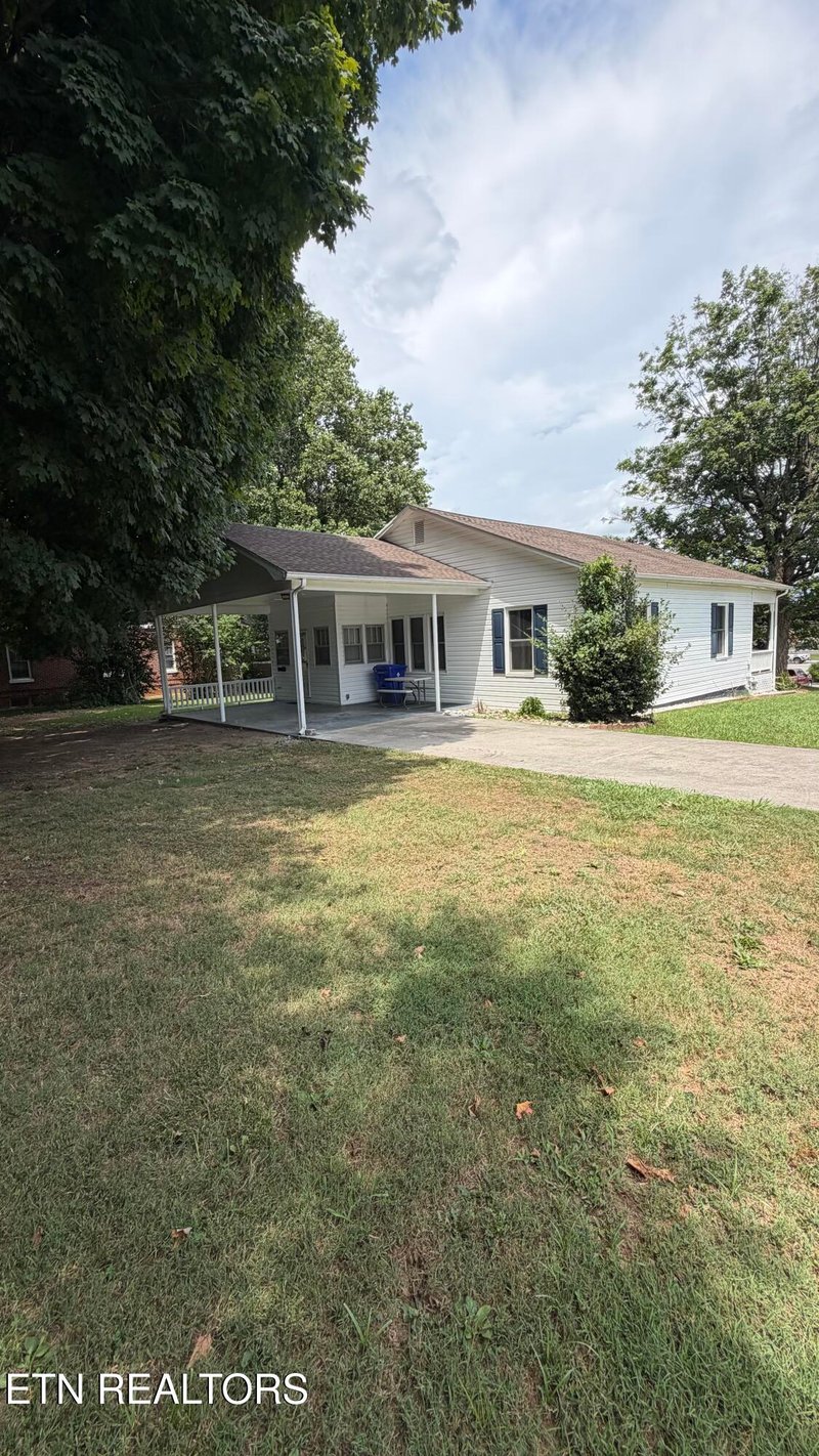 612 S Tellico St, Madisonville, TN 37354