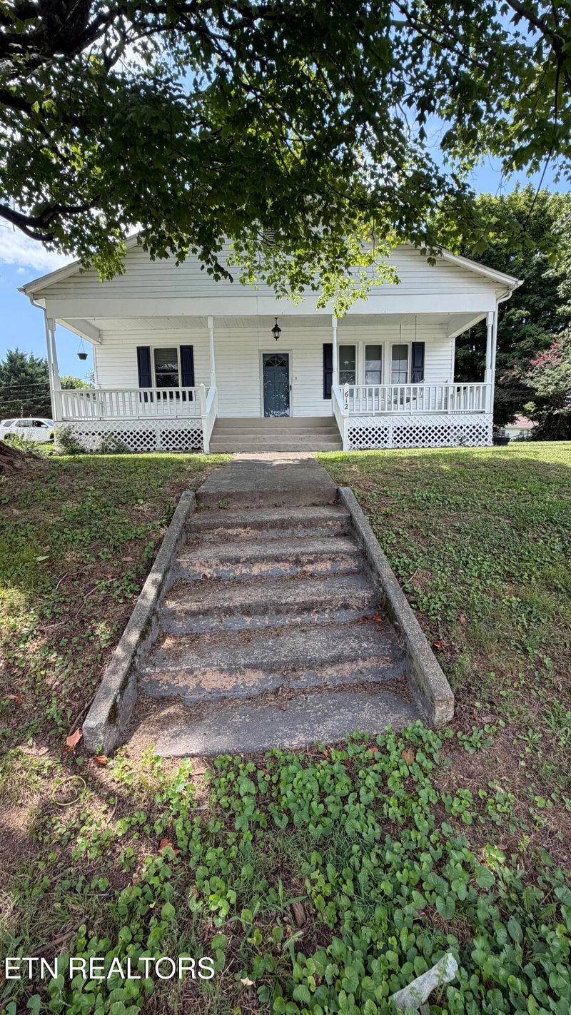 612 S Tellico St, Madisonville, TN 37354