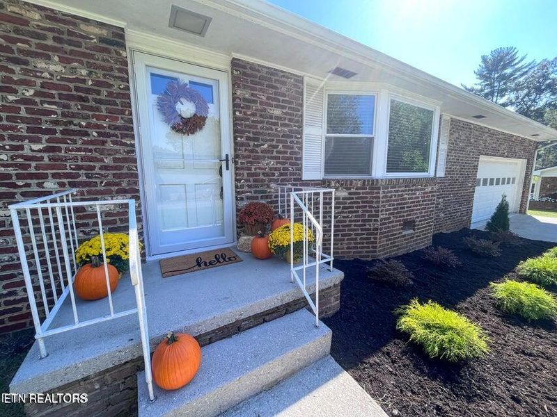 612 Summit View Rd, Knoxville, TN 37920