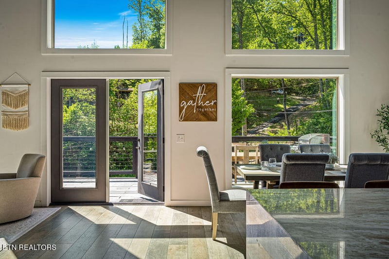 612 Sunset Ln, Gatlinburg, TN 37738