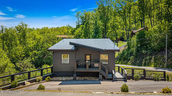 612 Sunset Ln, Gatlinburg, TN 37738