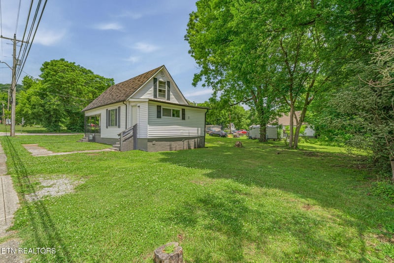 612 W Strang St, Rockwood, TN 37854