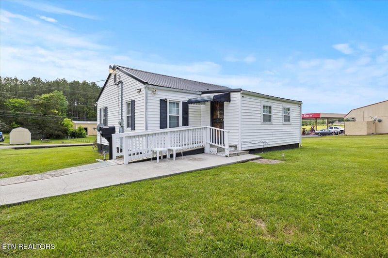6120 Roberts Rd, Corryton, TN 37721