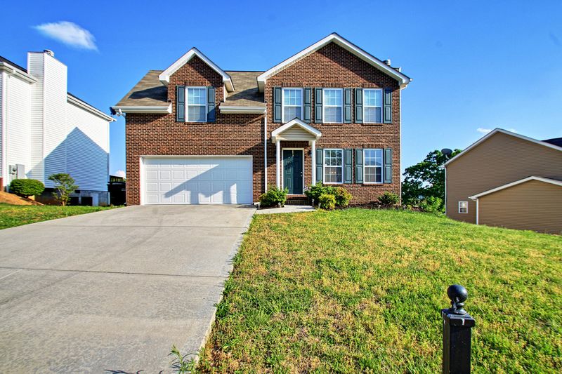 6120 Starflower Ln, Powell, TN 37849