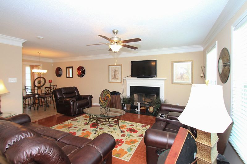 6120 Starflower Ln, Powell, TN 37849