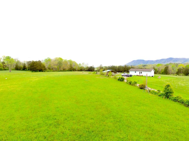 6122 Tarver Ln, Corryton, TN 37721