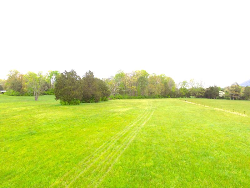 6122 Tarver Ln, Corryton, TN 37721