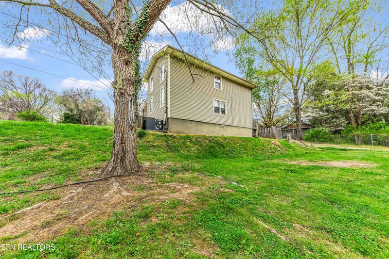 6129 Lacy Rd, Knoxville, TN 37912