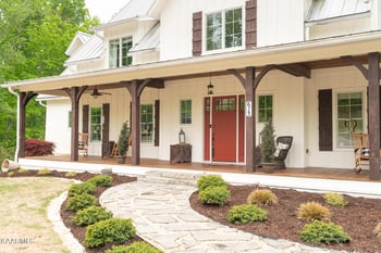 613 Dixon Rd, Lenoir City, TN 37772