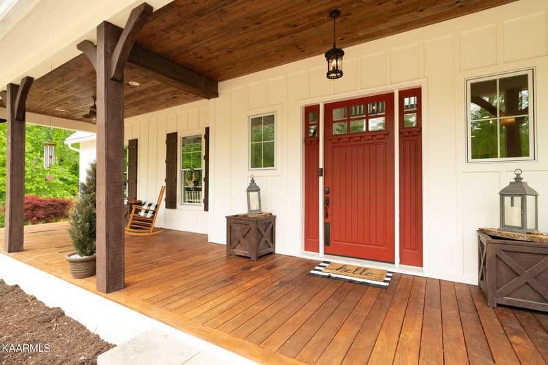 613 Dixon Rd, Lenoir City, TN 37772