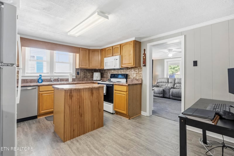 613 Fowler St, Clinton, TN 37716
