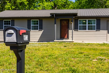 613 Red Bud Ln, Oliver Springs, TN 37840