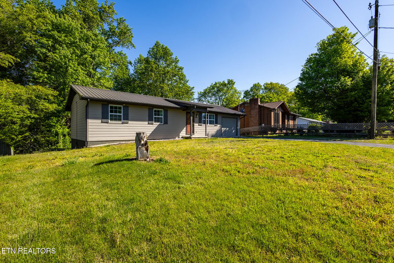 613 Red Bud Ln, Oliver Springs, TN 37840