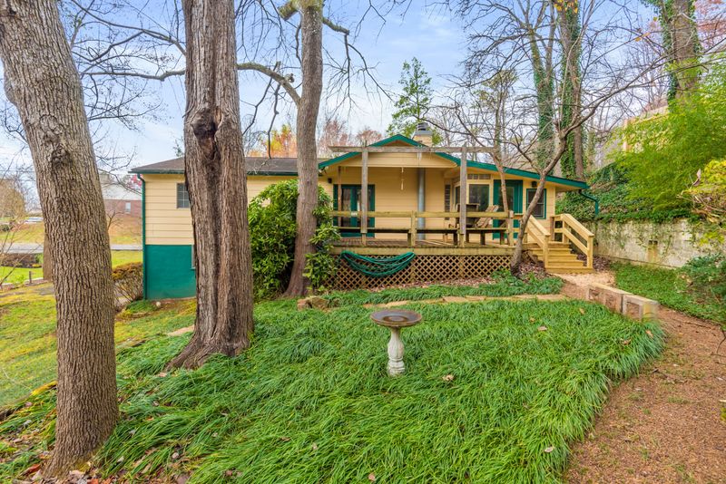 613 S Gallaher View Rd, Knoxville, TN 37919