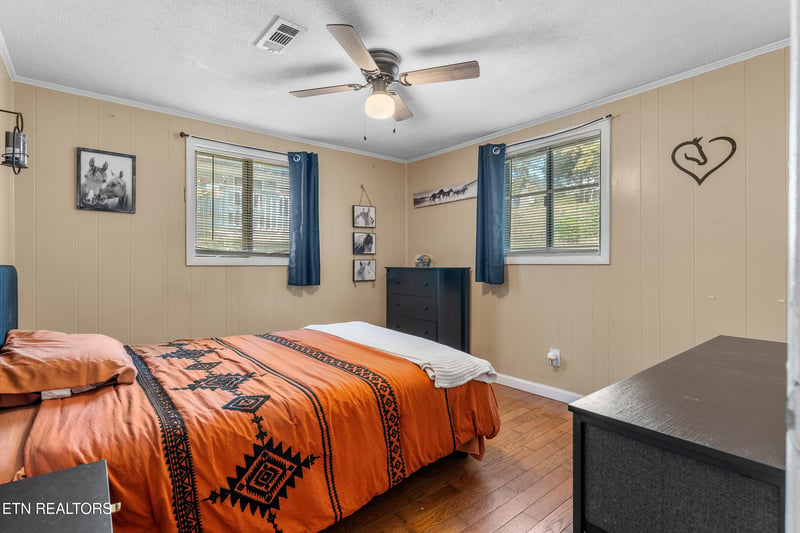 613 W 4th Ave, Lenoir City, TN 37771