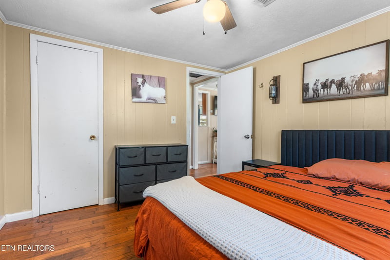 613 W 4th Ave, Lenoir City, TN 37771