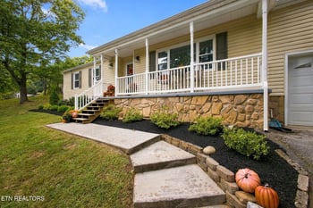 6130 Grove Dr, Knoxville, TN 37918