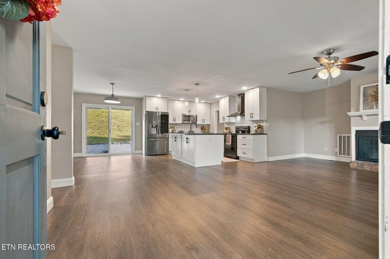 6130 Grove Dr, Knoxville, TN 37918