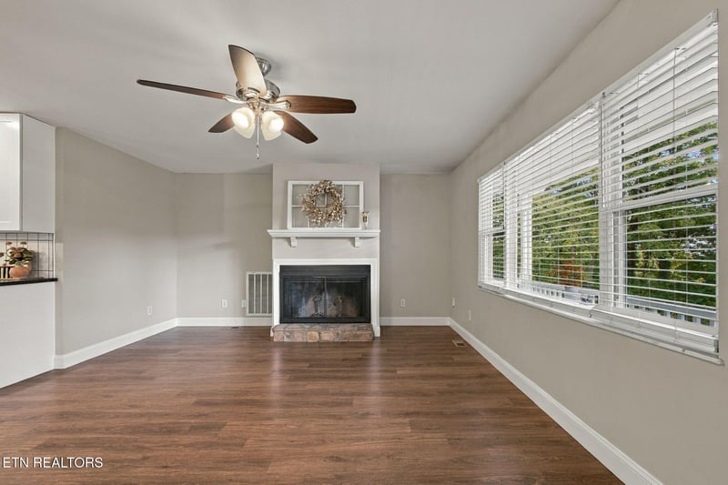 6130 Grove Dr, Knoxville, TN 37918