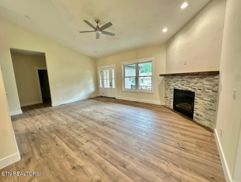 614 Apoka Ln, Crossville, TN 38572