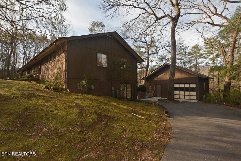 614 Laurel Dr, Pigeon Forge, TN 37863