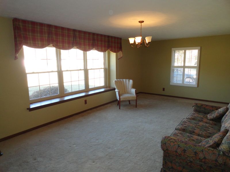 614 Riverbend Rd, Clinton, TN 37716