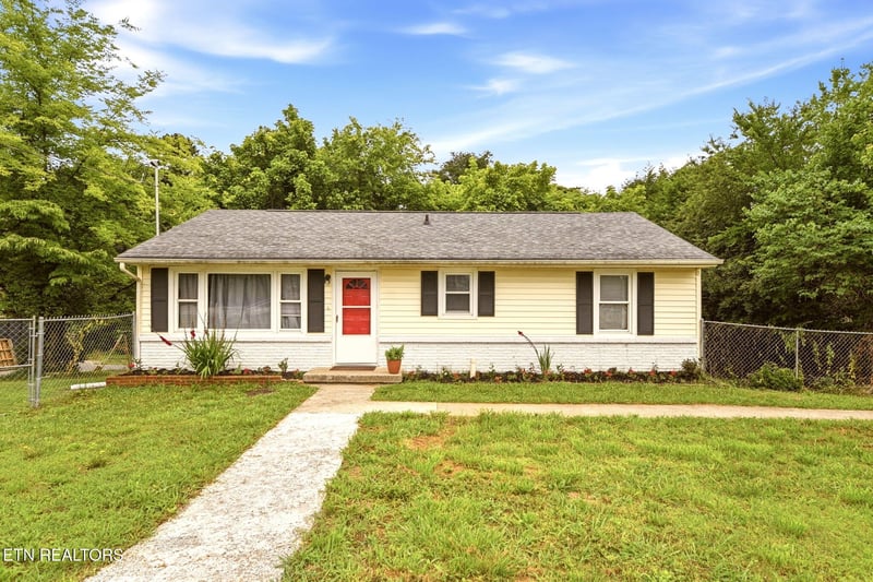 614 Scenic Dr, Kingston, TN 37763