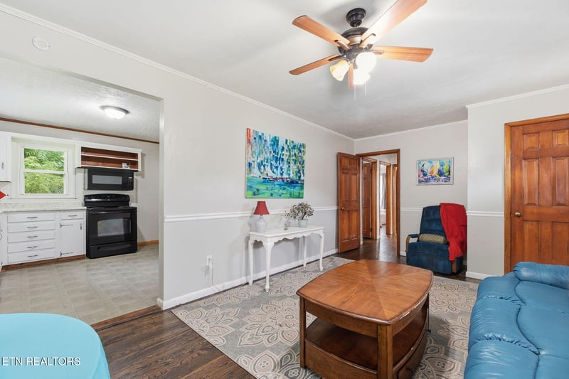 614 Scenic Dr, Kingston, TN 37763