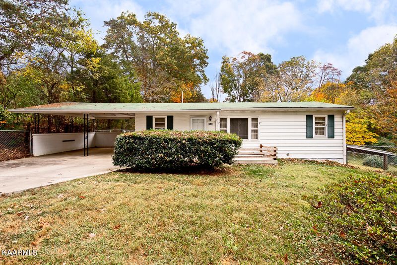 6143 Babelay Rd, Knoxville, TN 37924