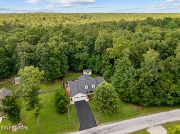 615 Apoka Ln, Crossville, TN 38572