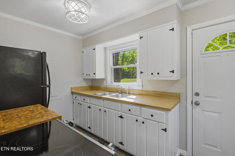 615 Carroll St, Etowah, TN 37331
