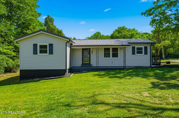 615 Carroll St, Etowah, TN 37331