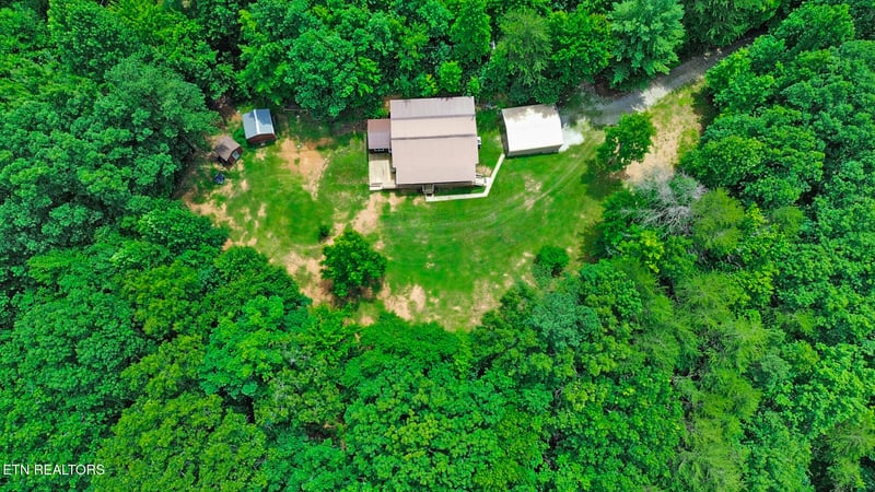 615 E Robbins Rd, Robbins, TN 37852