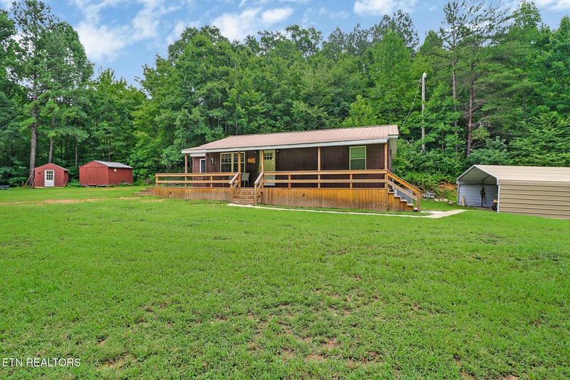 615 E Robbins Rd, Robbins, TN 37852