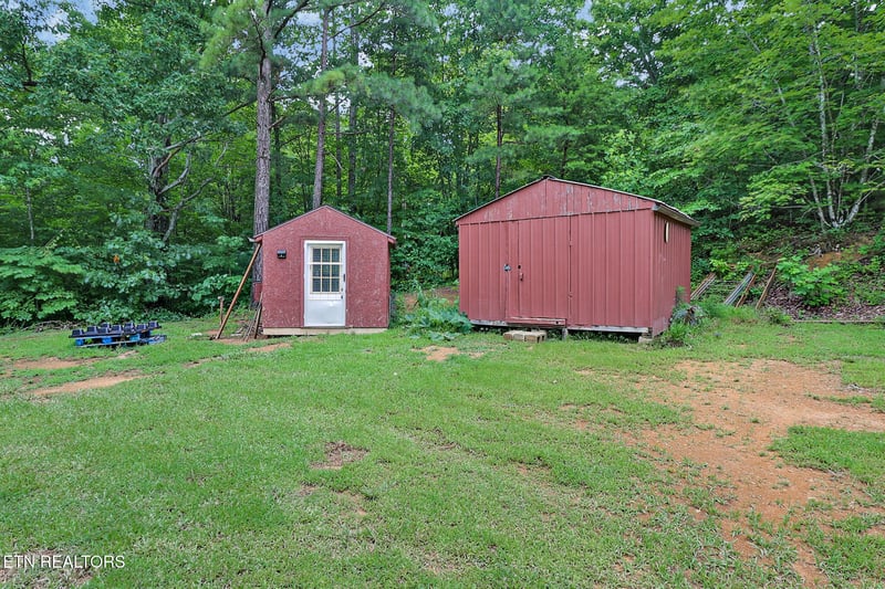 615 E Robbins Rd, Robbins, TN 37852
