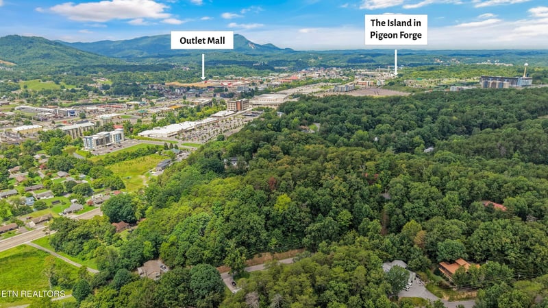 615 Iron Mountain Rd, Pigeon Forge, TN 37863