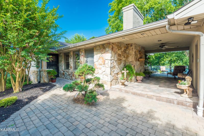 615 Lakeshore Dr, Kingston, TN 37763