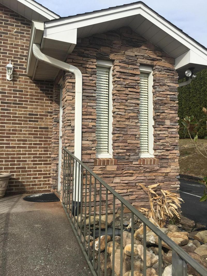 615 Leeper Pkwy, Lenoir City, TN 37772