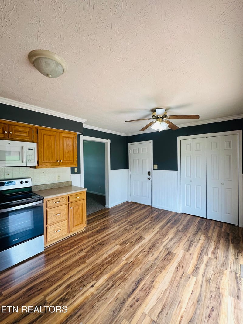 615 Mccartt St, Wartburg, TN 37887
