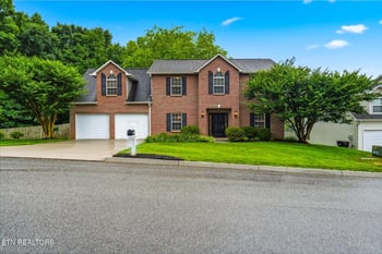 615 Mountain Pass Ln, Knoxville, TN 37923