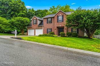 615 Mountain Pass Ln, Knoxville, TN 37923