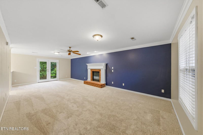 615 Mountain Pass Ln, Knoxville, TN 37923