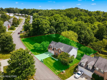 615 Mountain Pass Ln, Knoxville, TN 37923