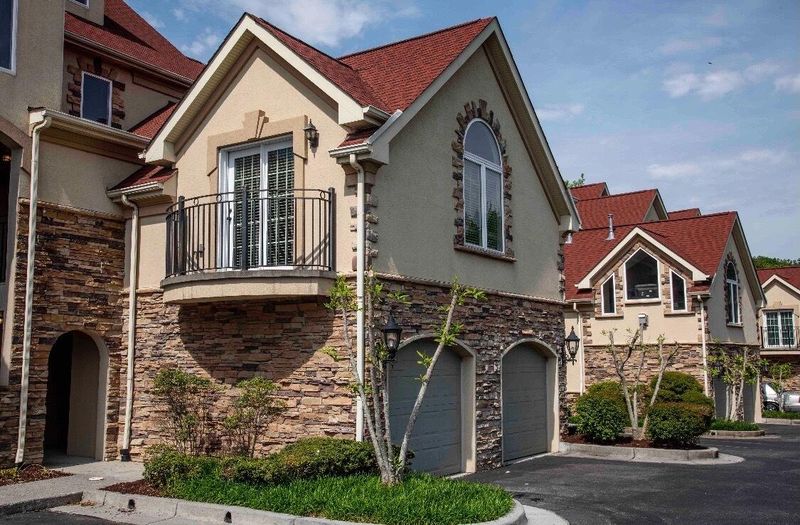615 River Pl Way #B304, Sevierville, TN 37862