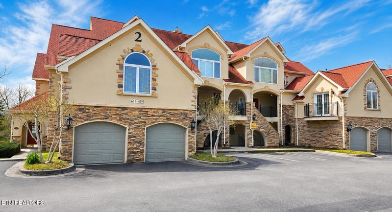 615 River Place Way #B304, Sevierville, TN 37862