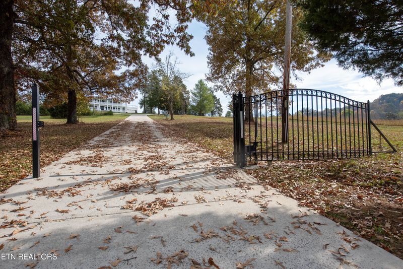 615 River Rd, Kingston, TN 37763