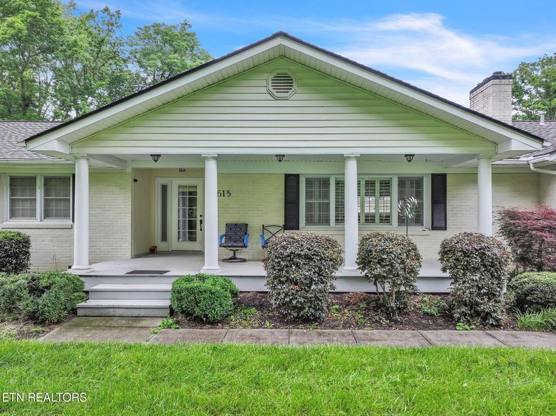 615 S Charles G Seivers Blvd, Clinton, TN 37716
