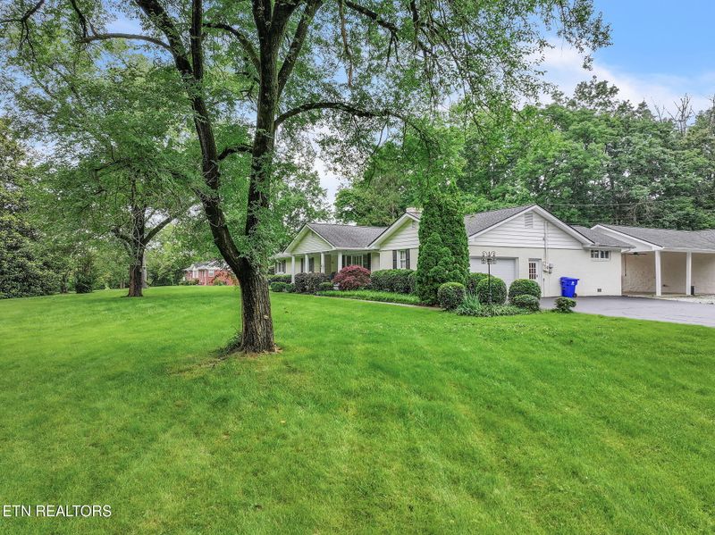615 S Charles G Seivers Blvd, Clinton, TN 37716